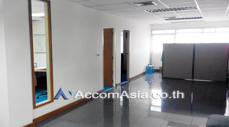 unit Office space For Rent in Charoen Nakhon, Bangkok  near BTS Wongwian Yai (AA13351)